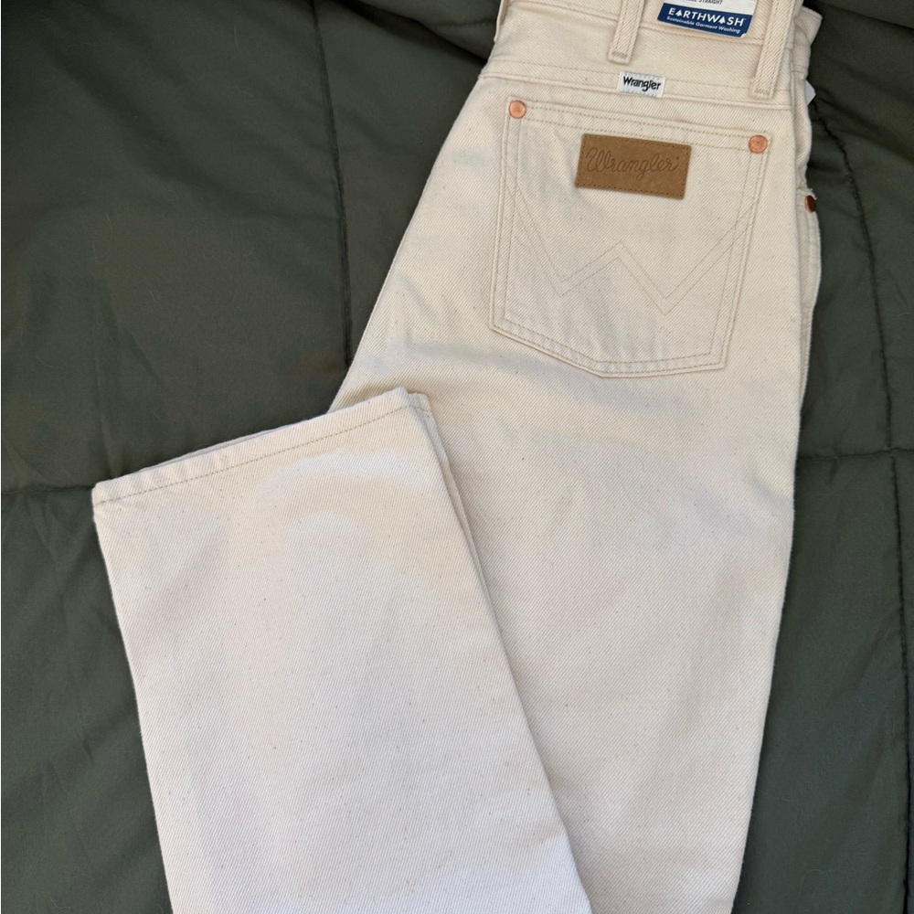 Wrangler High Rise Straight Jeans in Off-White 27/28